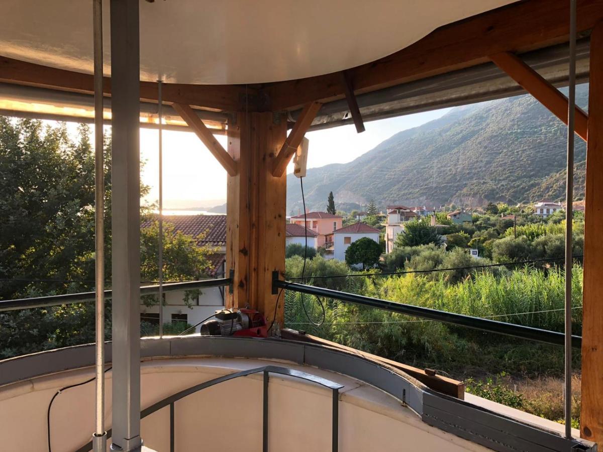 Steinturm Mit Dach-Terrasse Zwischen Fluss, Meer Und Gebirge- Spiti Pirgos Paralia Sergoulas Екстериор снимка