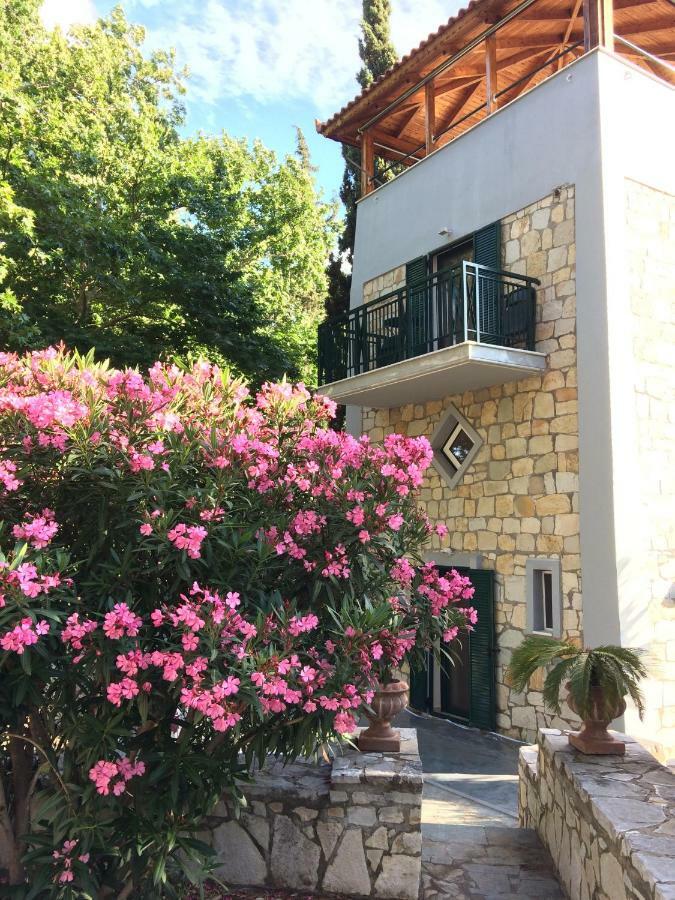 Steinturm Mit Dach-Terrasse Zwischen Fluss, Meer Und Gebirge- Spiti Pirgos Paralia Sergoulas Екстериор снимка